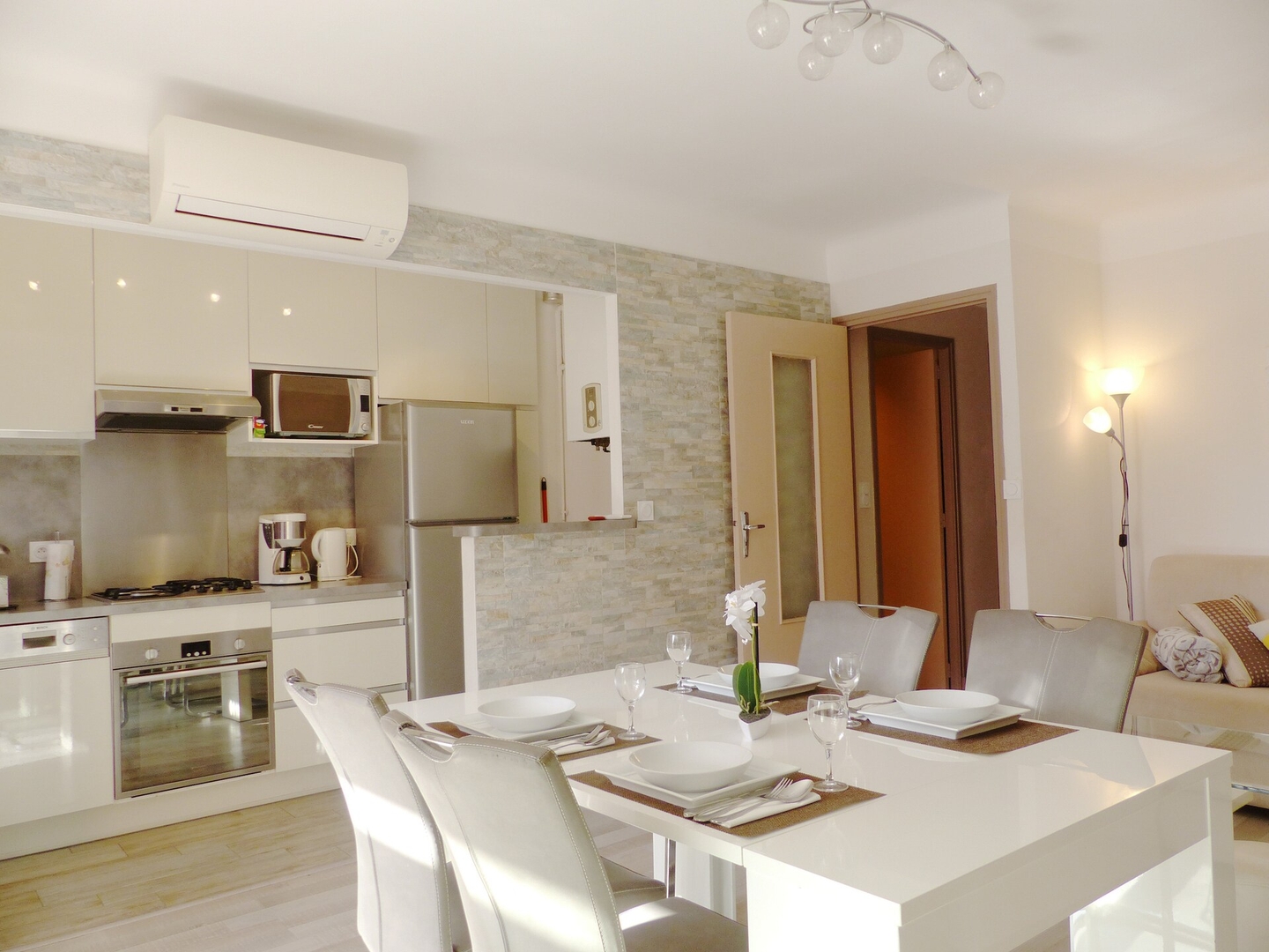 Apt3BR,AC,WiFi, sea view, parking, 3min to beach CapitalChic Conciergerie