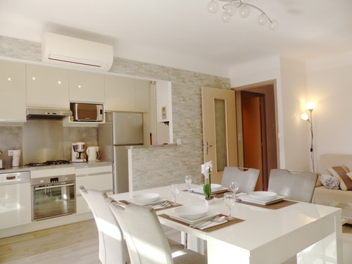 Apt 3BR – WiFi, sea view, parking, 3min to beach 12 CapitalChic Conciergerie