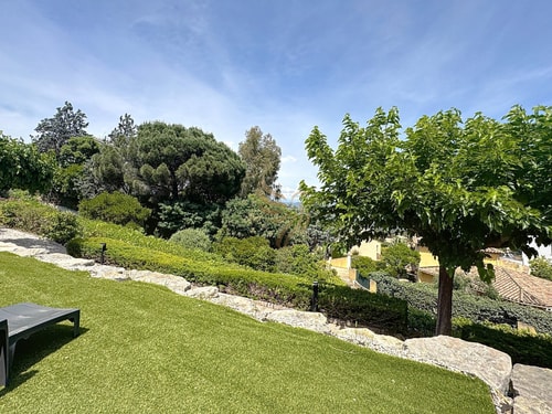 2-bedroom apartment – sleeps 4 – Sea view 35 CapitalChic Conciergerie
