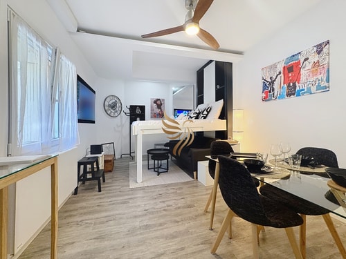 Chic Studio – Parking & Beaches 15 min Walk 9 CapitalChic Conciergerie