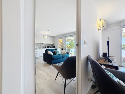 Serenity Getaway–4 people–WiFi–Terrace–Garage 30 CapitalChic Conciergerie