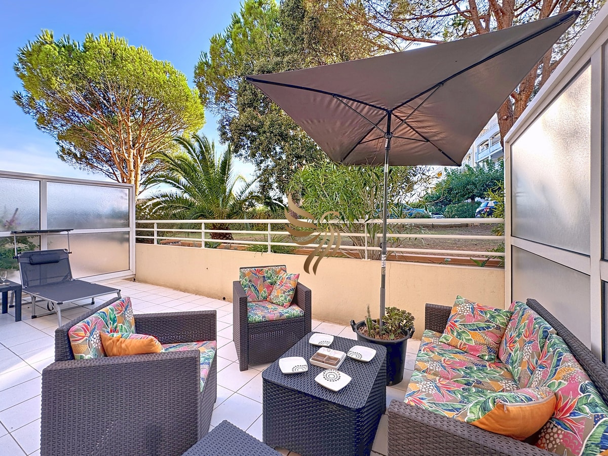 BellaHorizon T2-view of garden-terrace-park-WIFI. CapitalChic Conciergerie