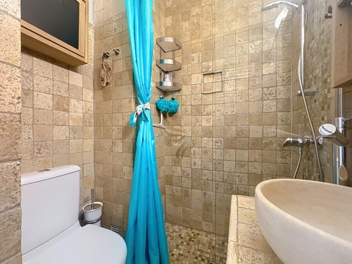 Studio 201–2 people Comfort, terrace-veranda-WiFi 19 CapitalChic Conciergerie