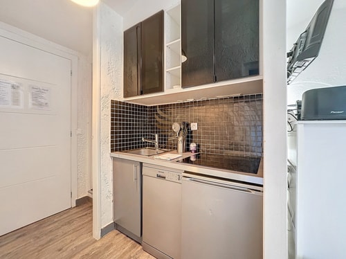 Charming 2-room, terrace, pool, parking, near sea 18 CapitalChic Conciergerie