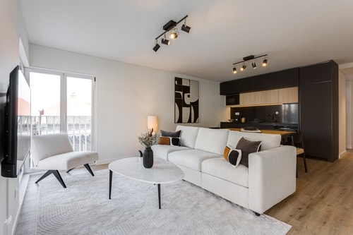 Modern Expo@ Free Parking/ AC/ Lift/ Balcony Hansi Home