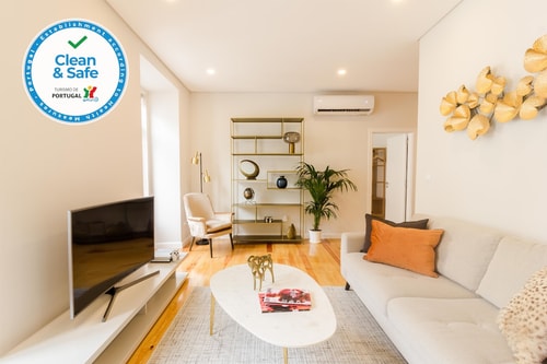 Reis Leon III @  Cozy apartment with balcony Hansi Home