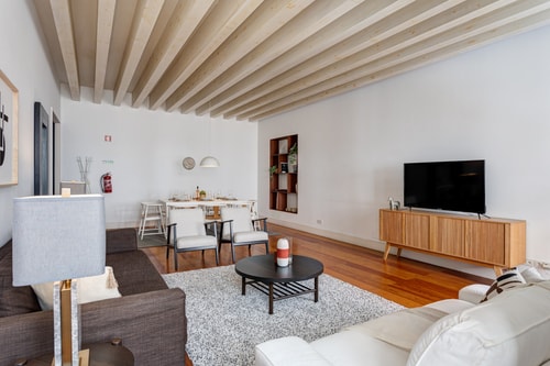 Chiado Premium@ Chic Condo/ Parking /Lift 2 Hansi Home