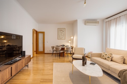 Expo Boutique@ Free Parking/ Balcony/ Lift/ AC 27 Hansi Home