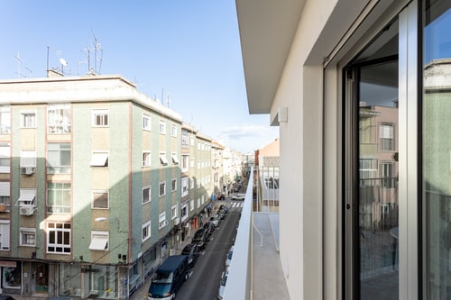 Modern Expo@ Free Parking/ AC/ Lift/ Balcony 28 Hansi Home