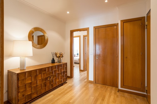 Expo Boutique@ Free Parking/ Balcony/ Lift/ AC 19 Hansi Home