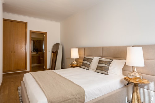 Expo Boutique@ Free Parking/ Balcony/ Lift/ AC 8 Hansi Home