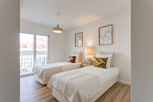 Modern Expo@ Free Parking/ AC/ Lift/ Balcony 12 Hansi Home