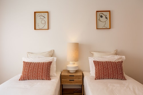 Expo Boutique@ Free Parking/ Balcony/ Lift/ AC 10 Hansi Home