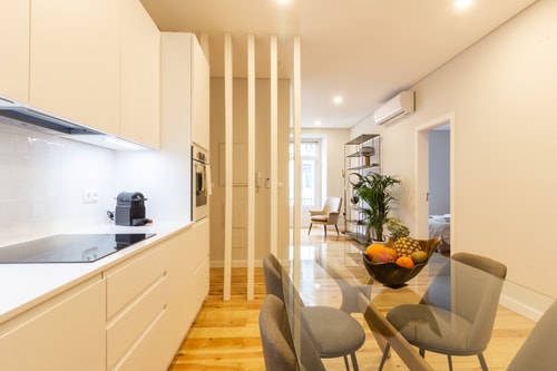 Reis Leon III @  Cozy apartment with balcony 7 Hansi Home