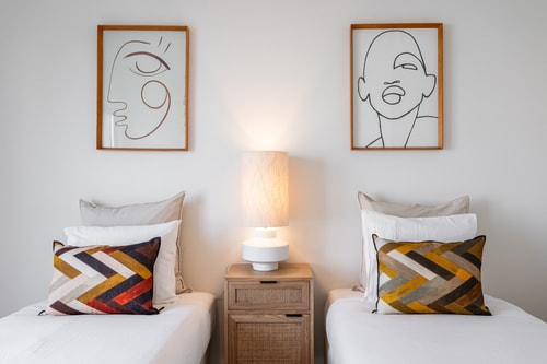 Modern Expo@ Free Parking/ AC/ Lift/ Balcony 16 Hansi Home