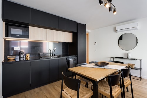 Modern Expo@ Free Parking/ AC/ Lift/ Balcony 2 Hansi Home