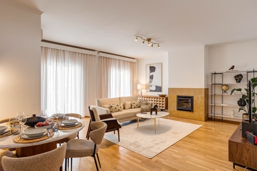 Expo Boutique@ Free Parking/ Balcony/ Lift/ AC 0 Hansi Home