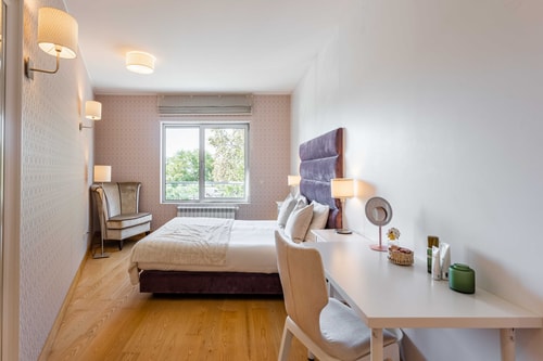 Belem Boutique@ Chic Condo/ Parking/ Lift/ Balcony 4 Hansi Home