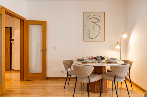 Expo Boutique@ Free Parking/ Balcony/ Lift/ AC 4 Hansi Home