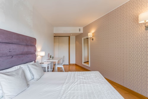 Belem Boutique@ Chic Condo/ Parking/ Lift/ Balcony 5 Hansi Home