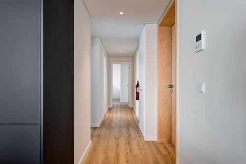 Modern Expo@ Free Parking/ AC/ Lift/ Balcony 5 Hansi Home