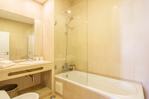 Reis Leon III @  Cozy apartment with balcony 11 Hansi Home