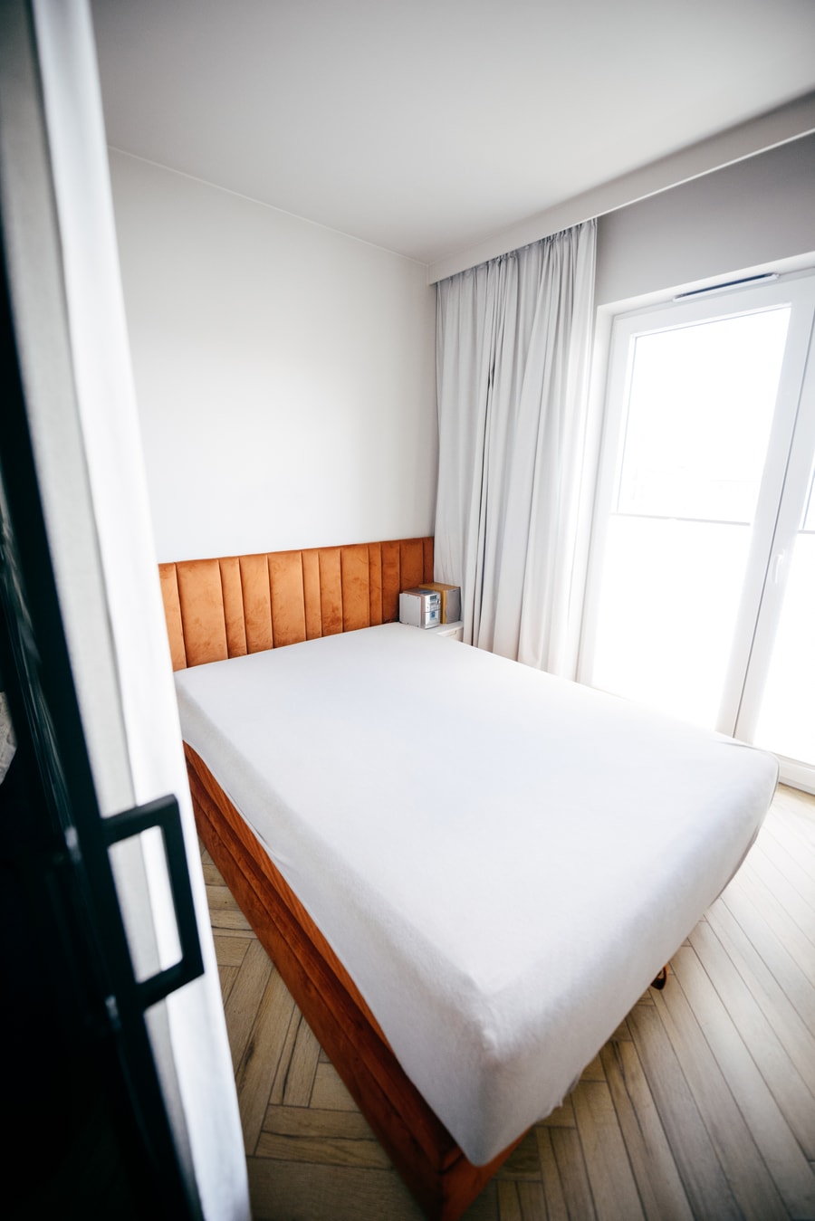 Chill in Łódź - Modern Studio with AC & Private Sleeping Area gallery image 4