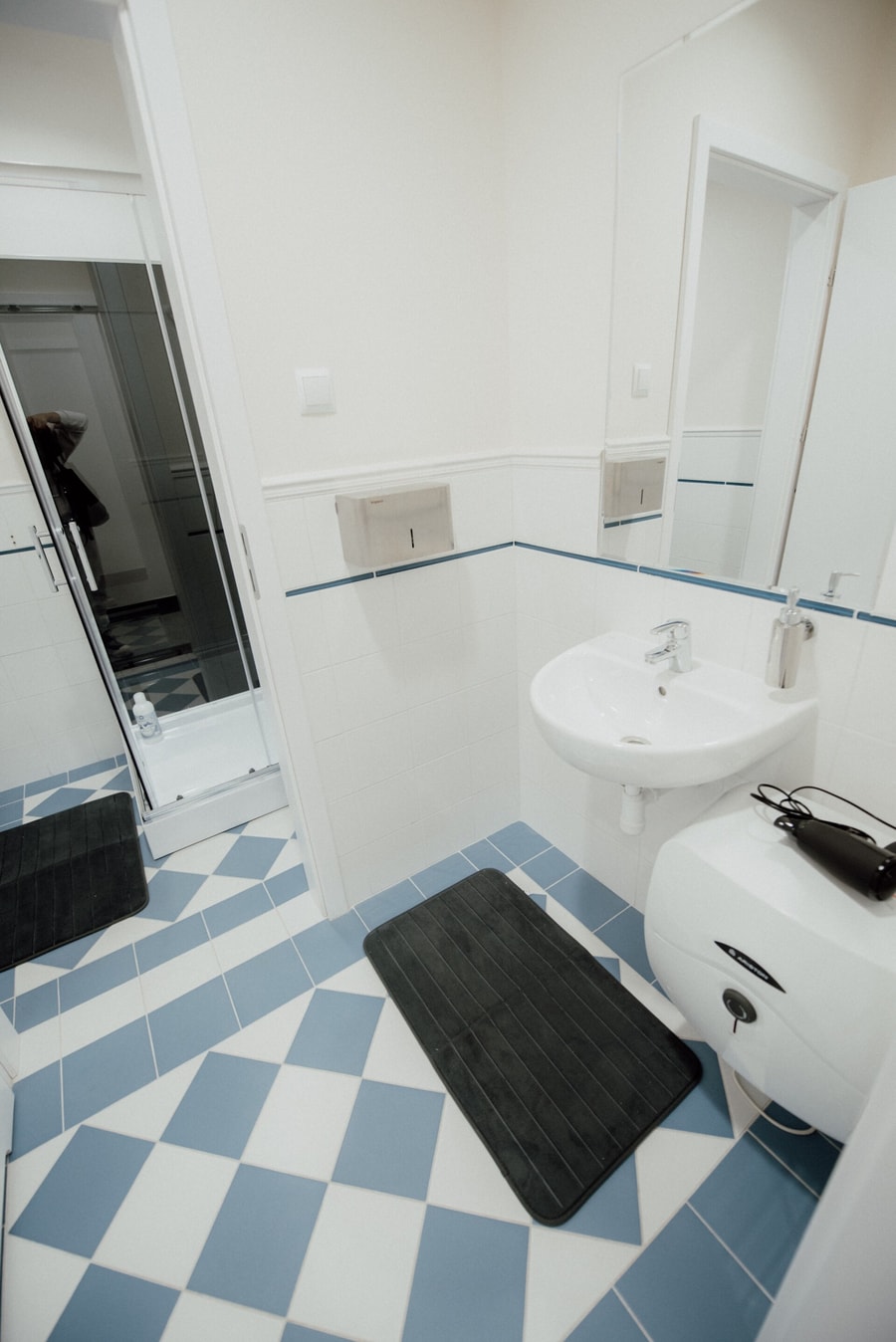 Piotrkowska 77 4 separete Bedrooms 4 osobne pokoje z osobna łazienką i kuchnią na korytarzu gallery image 6