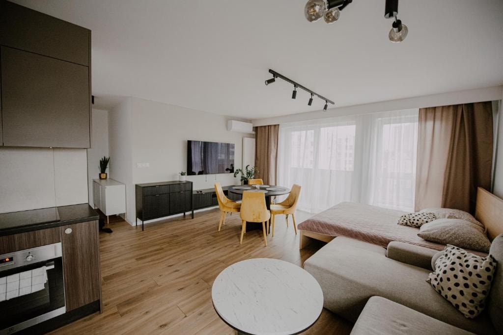 Targowa Luxury 3-Bedroom Apartment - Free Parking gallery image 4