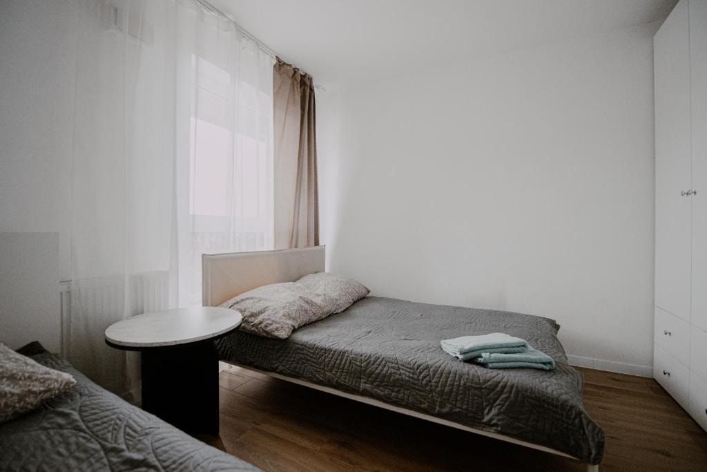 Targowa Luxury 3-Bedroom Apartment - Free Parking gallery image 6