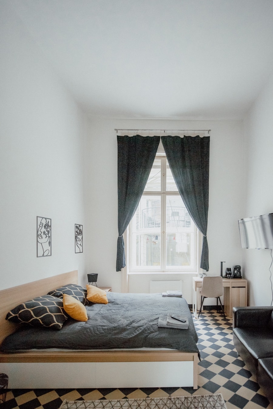 Piotrkowska 77 4 separete Bedrooms 4 osobne pokoje z osobna łazienką i kuchnią na korytarzu gallery image 1