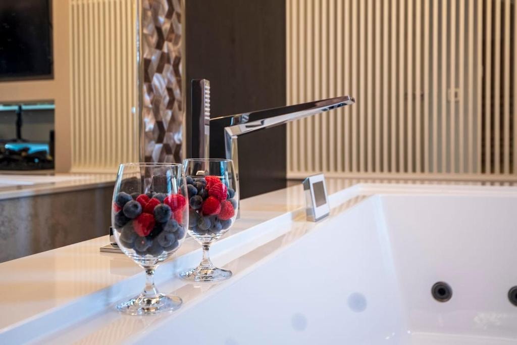 Pietryna Apartments - Private Sauna & Jacuzzi - Centrum, Piotrkowska 103B gallery image 8