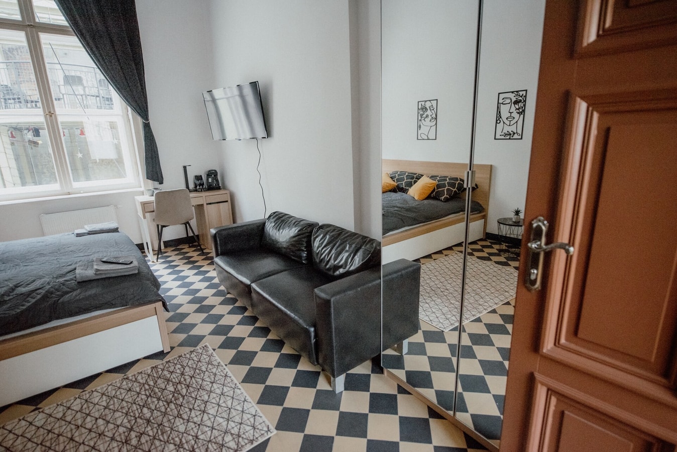 Piotrkowska 77 4 separete Bedrooms 4 osobne pokoje z osobna łazienką i kuchnią na korytarzu gallery image 14