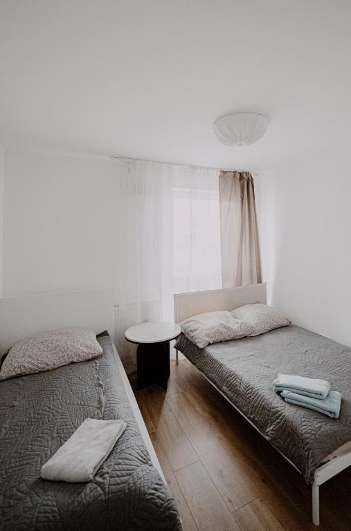 Targowa Luxury 3-Bedroom Apartment - Free Parking gallery image 16