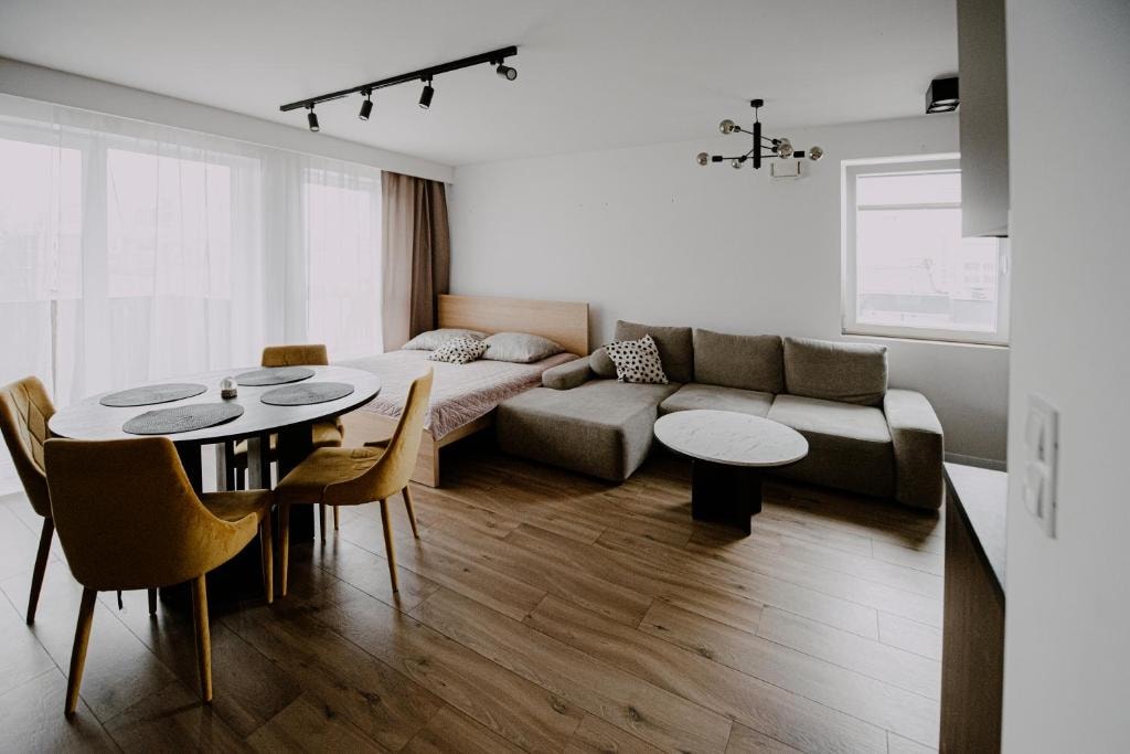 Targowa Luxury 3-Bedroom Apartment - Free Parking gallery image 10