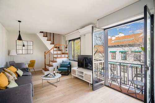 XI. Apt. en Rafael de Riego – Ideal para Familias!