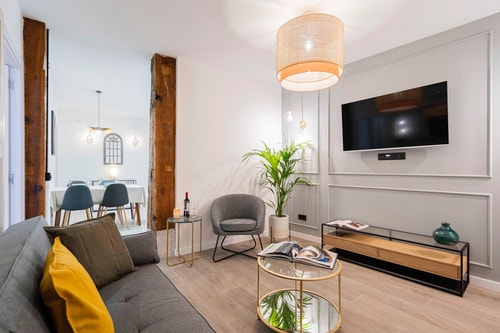 Apt. Ext en Luna (Malasaña) – Ideal para Familias!