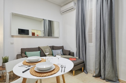 XIV. Apt. en GRAN VÍA – Ideal para Parejas!