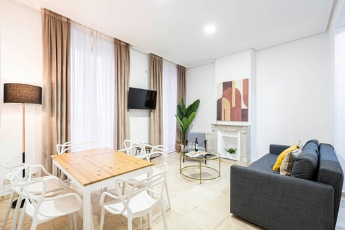 VI. Apt. en GRAN VÍA – Ideal para Familias!