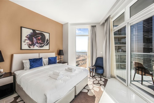 Amazing Brand New Studio with Golf View