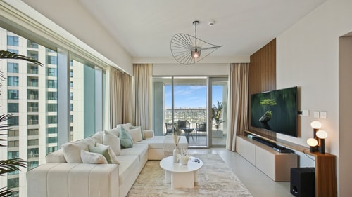 Luxurious 2-BR in Downtown Dubai-BOOK NOW!