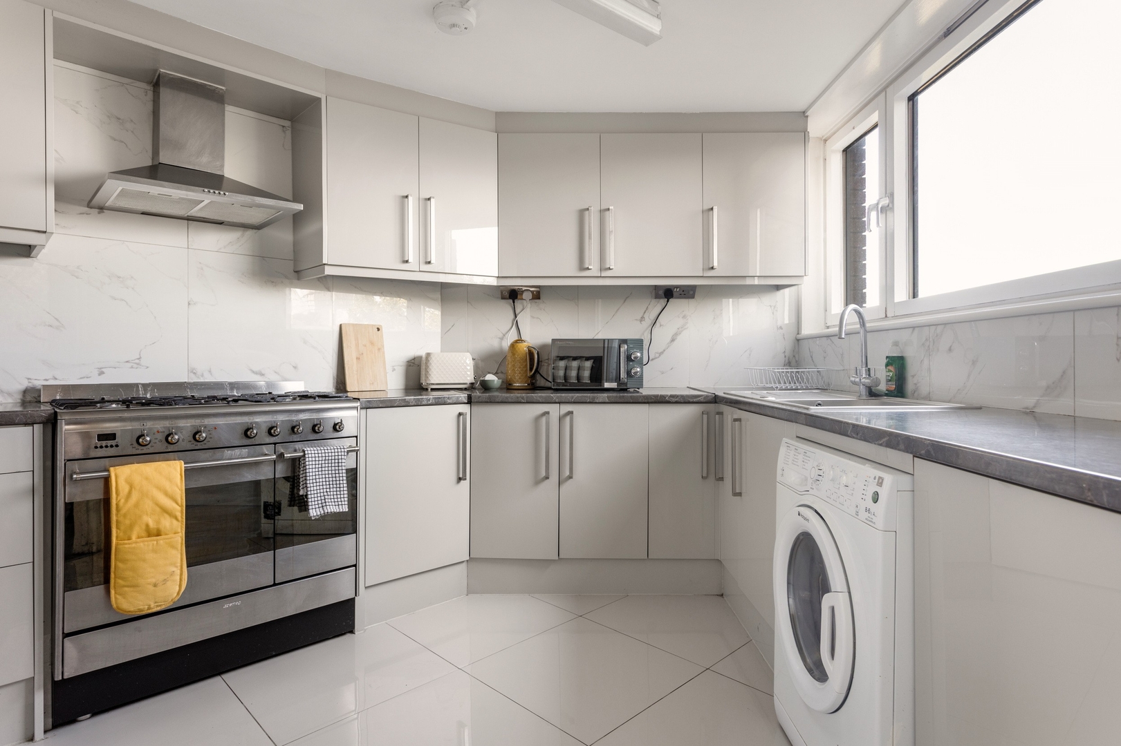 4-Bed Chelsea Townhouse · World’s End photo 3