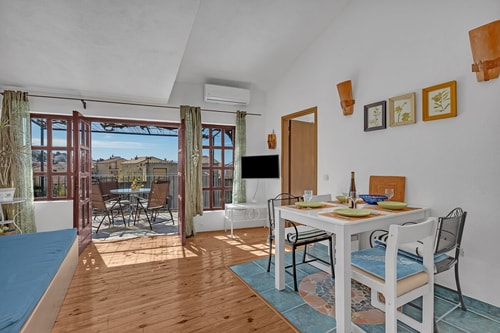 Authentic Hideaway by Riva with Free Parking 2