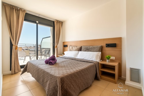 Sarai Suite: Modern Apartment with Terrace & Pool 2 Alfamarhomes.com