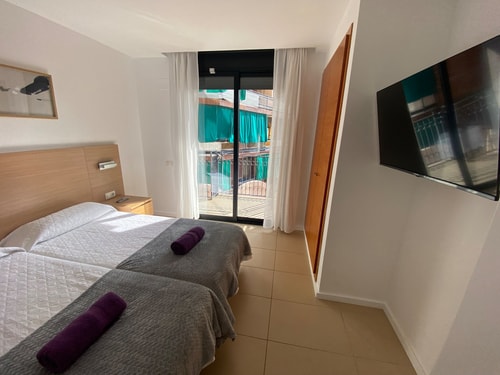 Apartamento Moderno con Parking y Piscina para 6 Alfamar Homes