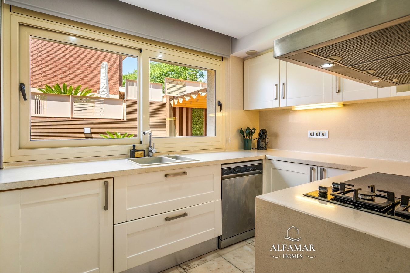  25 Alfamarhomes.com