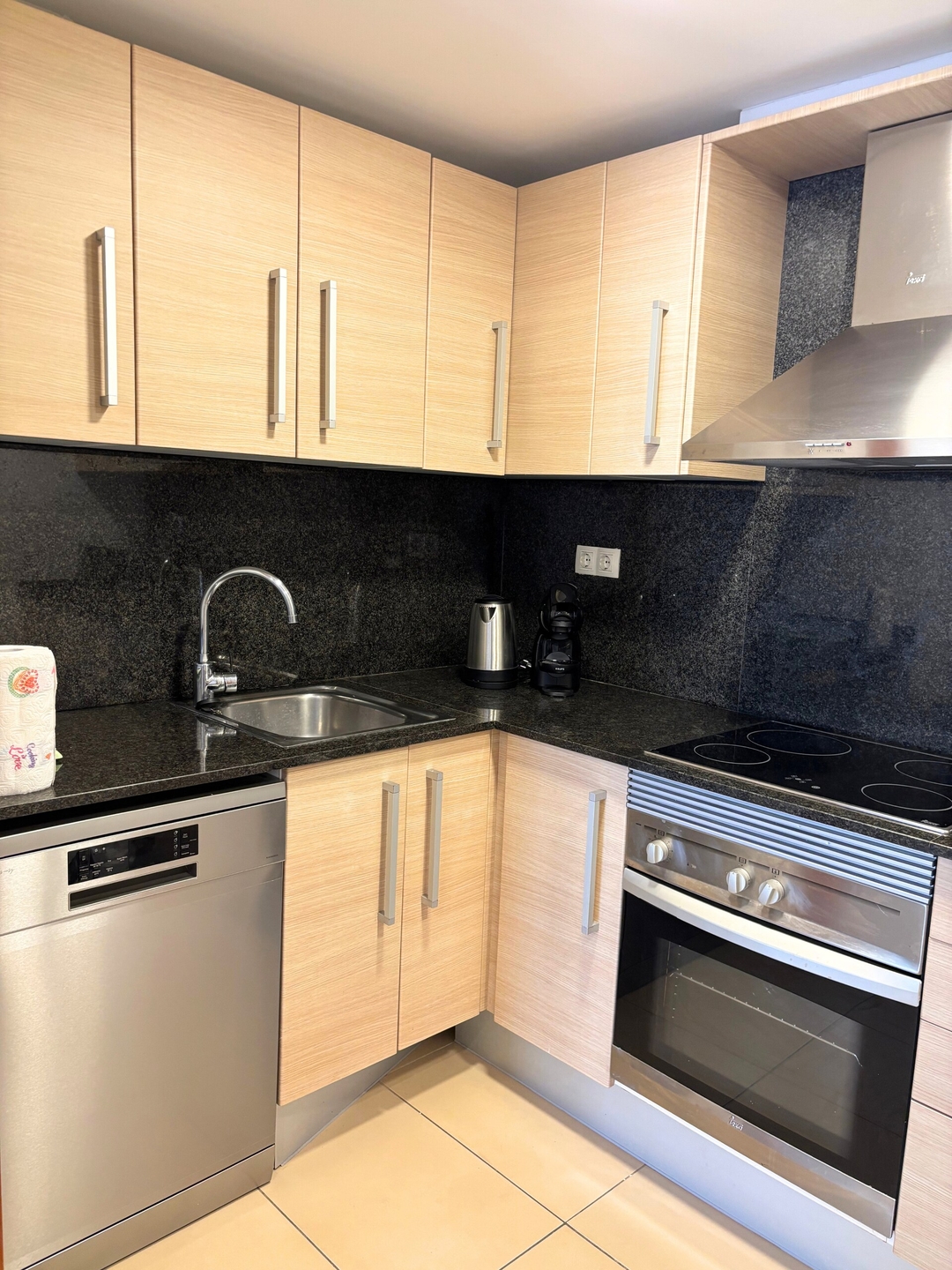 Zen Suite - Modern Apartment with Parking & Pool 5 Alfamar Homes