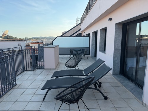 Sarai Suite: Modern Apartment with Terrace & Pool 9 Alfamarhomes.com