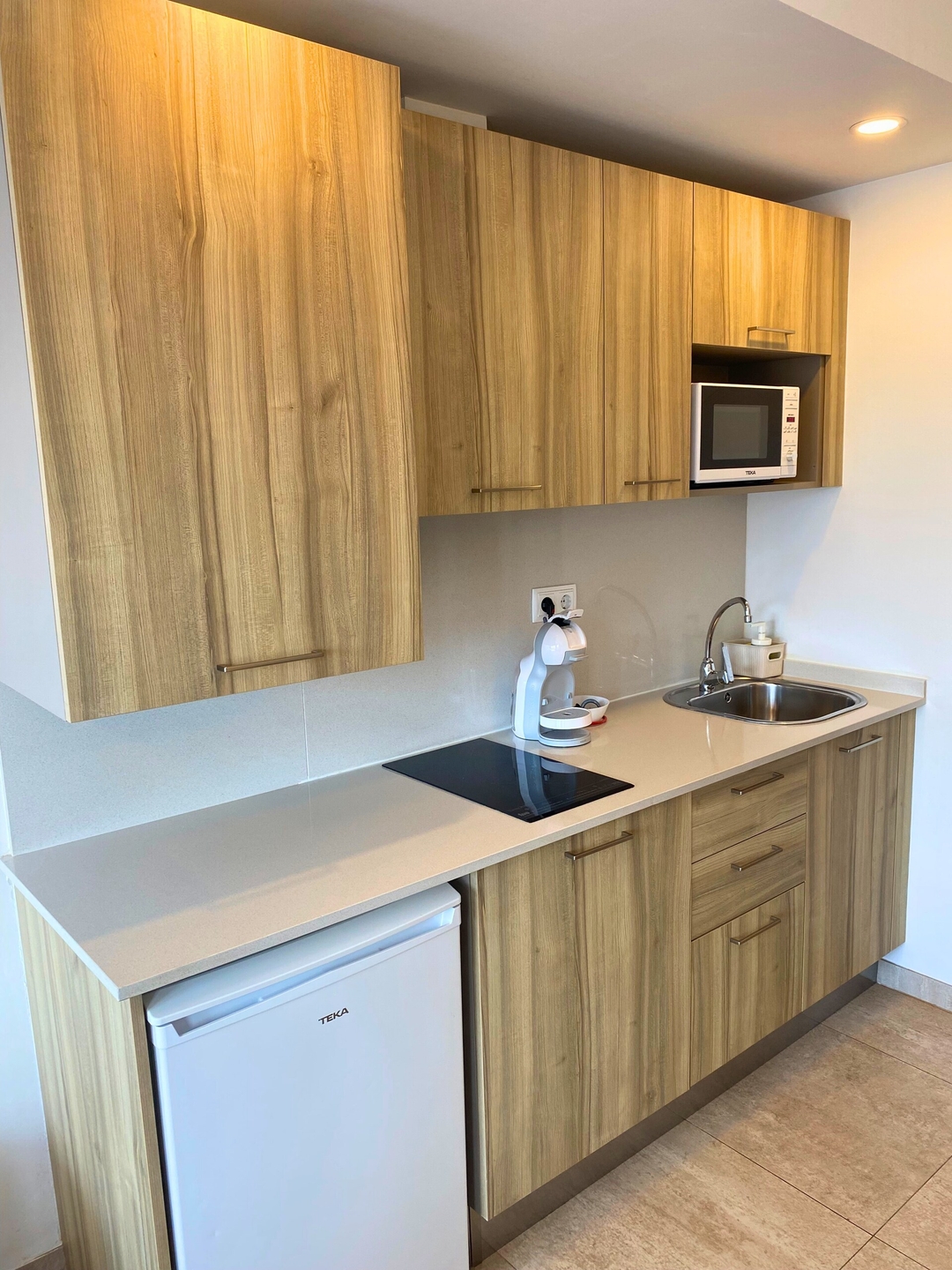 Modern Studio Room with Sea Views 6 Alfamar Homes