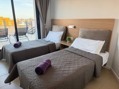 Sarai Suite: Modern Apartment with Terrace & Pool 18 Alfamarhomes.com
